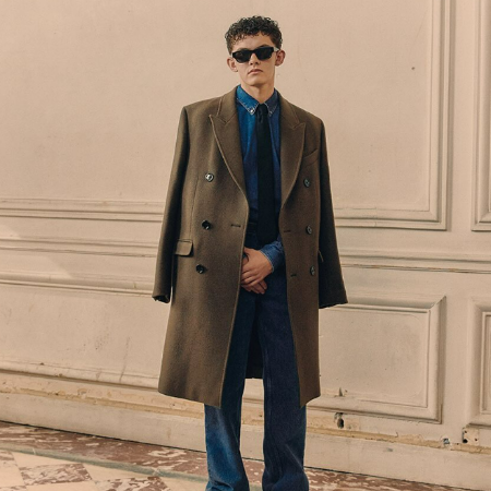 Joe Locke was brought up on the Isle of Man in Douglas, where he had always been passionate about acting.